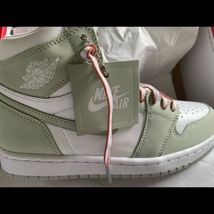 BNWT w Box: Nike Air Jordan 1 High Sneakers. Color:Seafoam Size: M9/W10.5